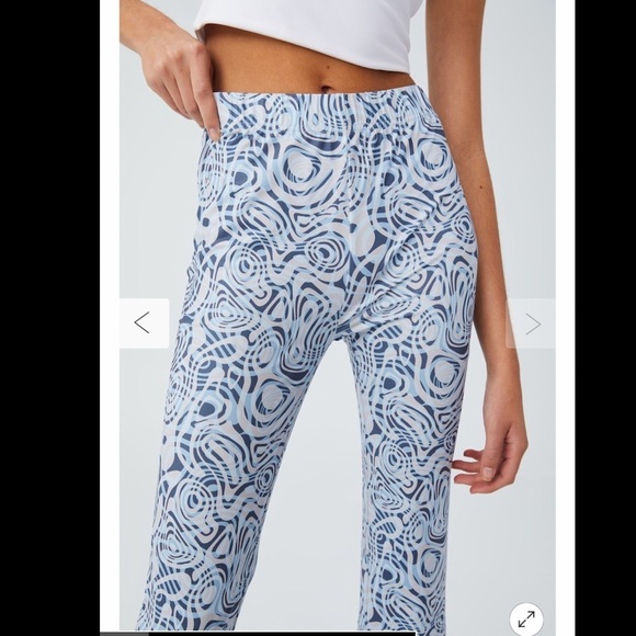 Printed Pattern Flare Pant Size Large - Picture 4 of 10